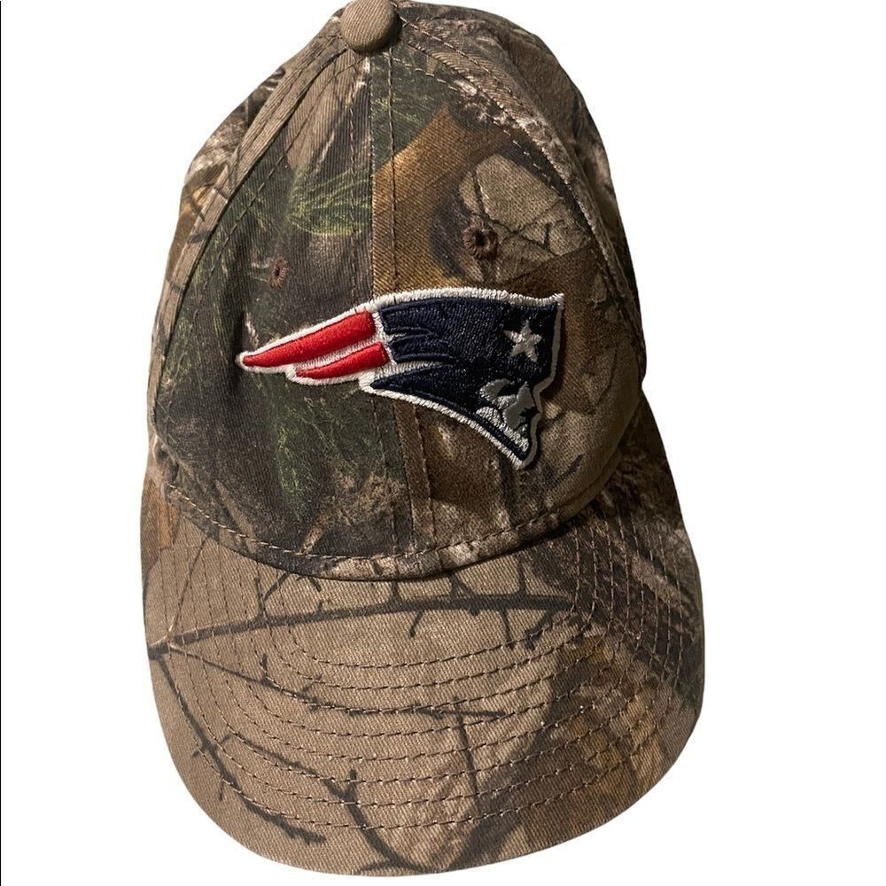 Kids 9Forty Patriots Camouflage Baseball hat. Size child.